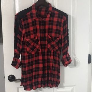 NWOT Size M Guess red & black plaid lace top